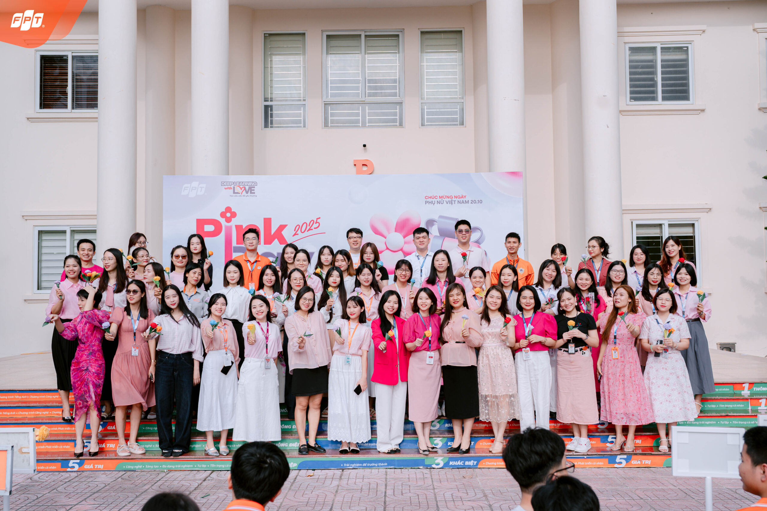 ghé trường ngày hường
