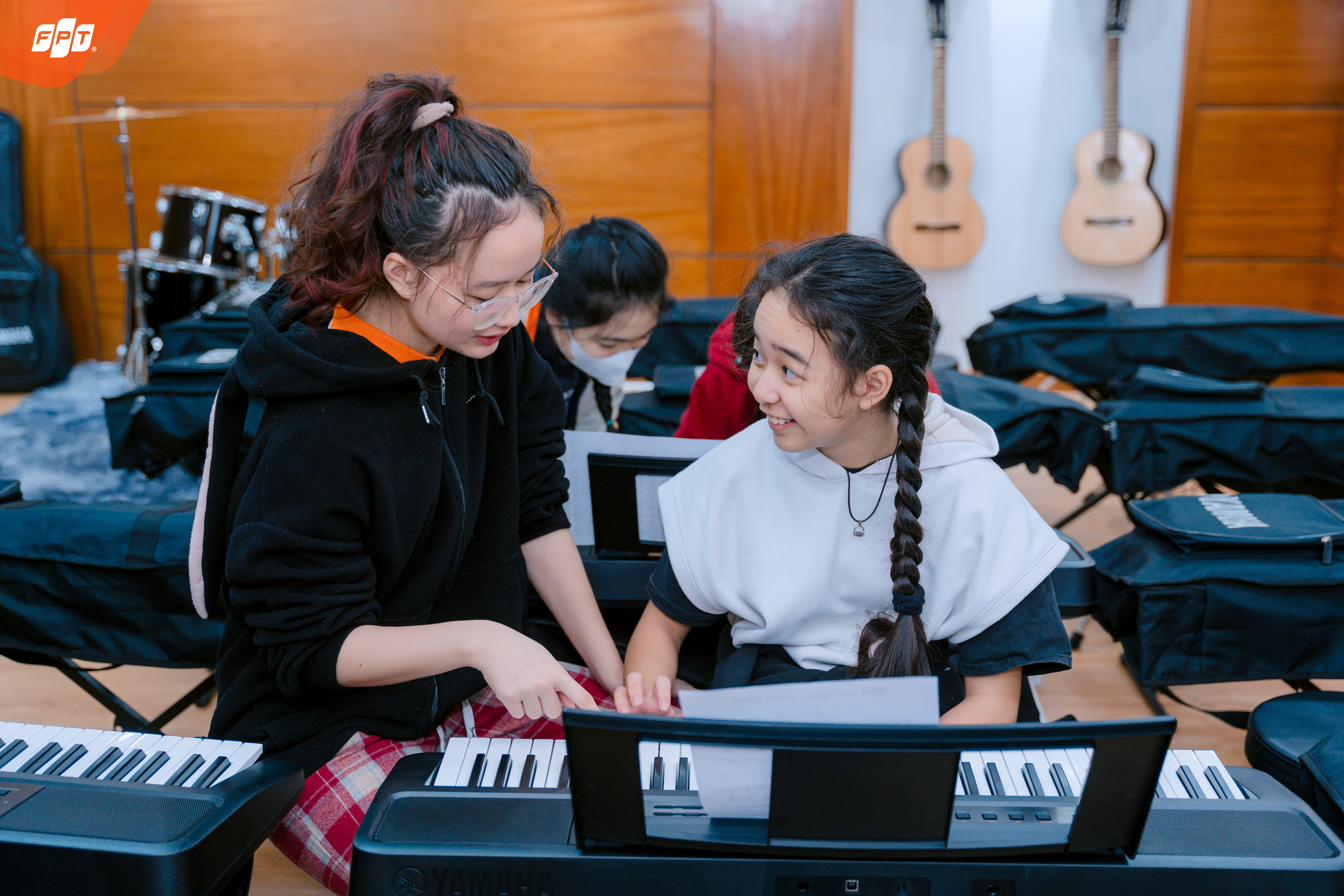 Gần 1000 PHHS hoà mình vào không khí sôi động của Mega Experience Day | FPT Schools