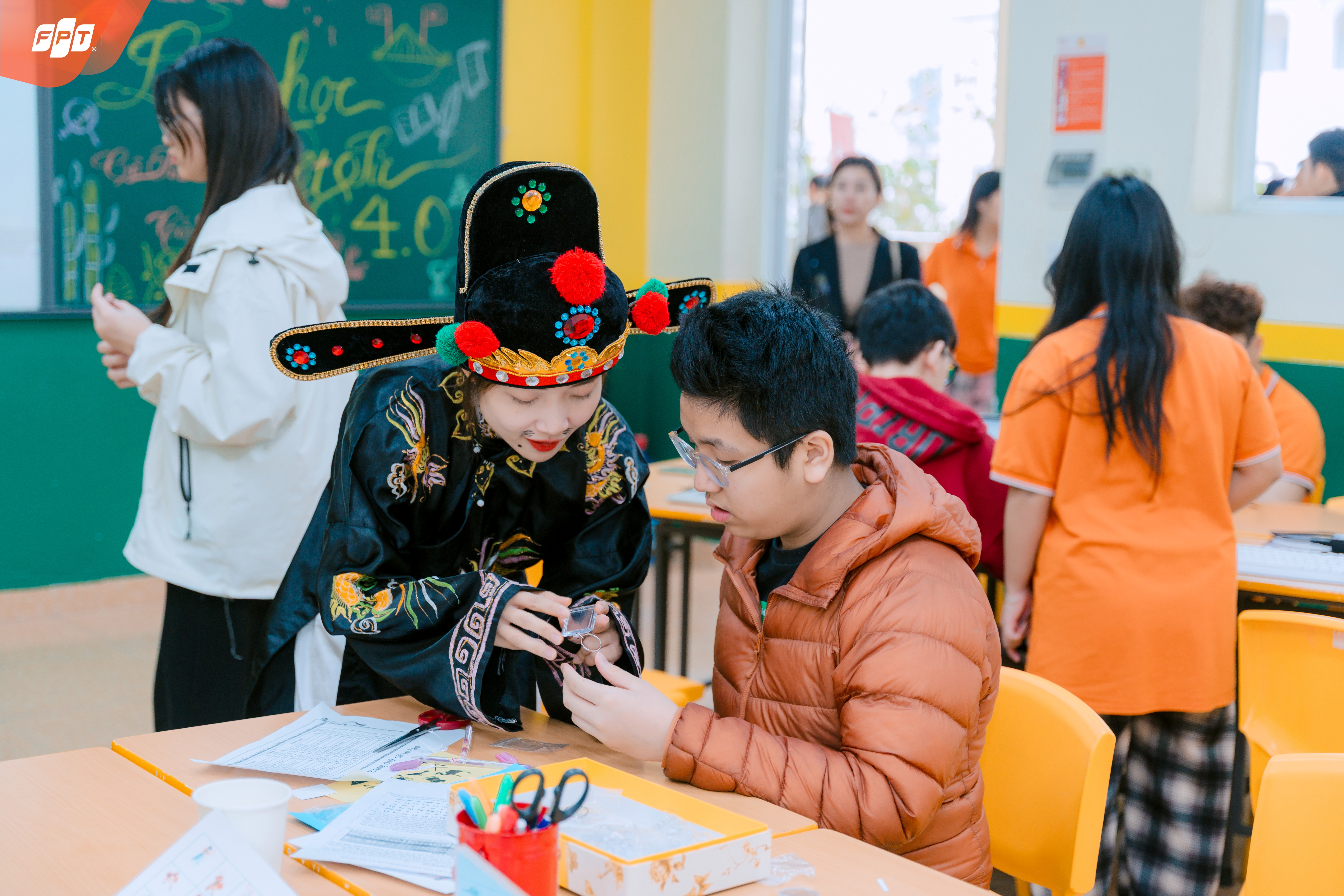 Gần 1000 PHHS hoà mình vào không khí sôi động của Mega Experience Day | FPT Schools