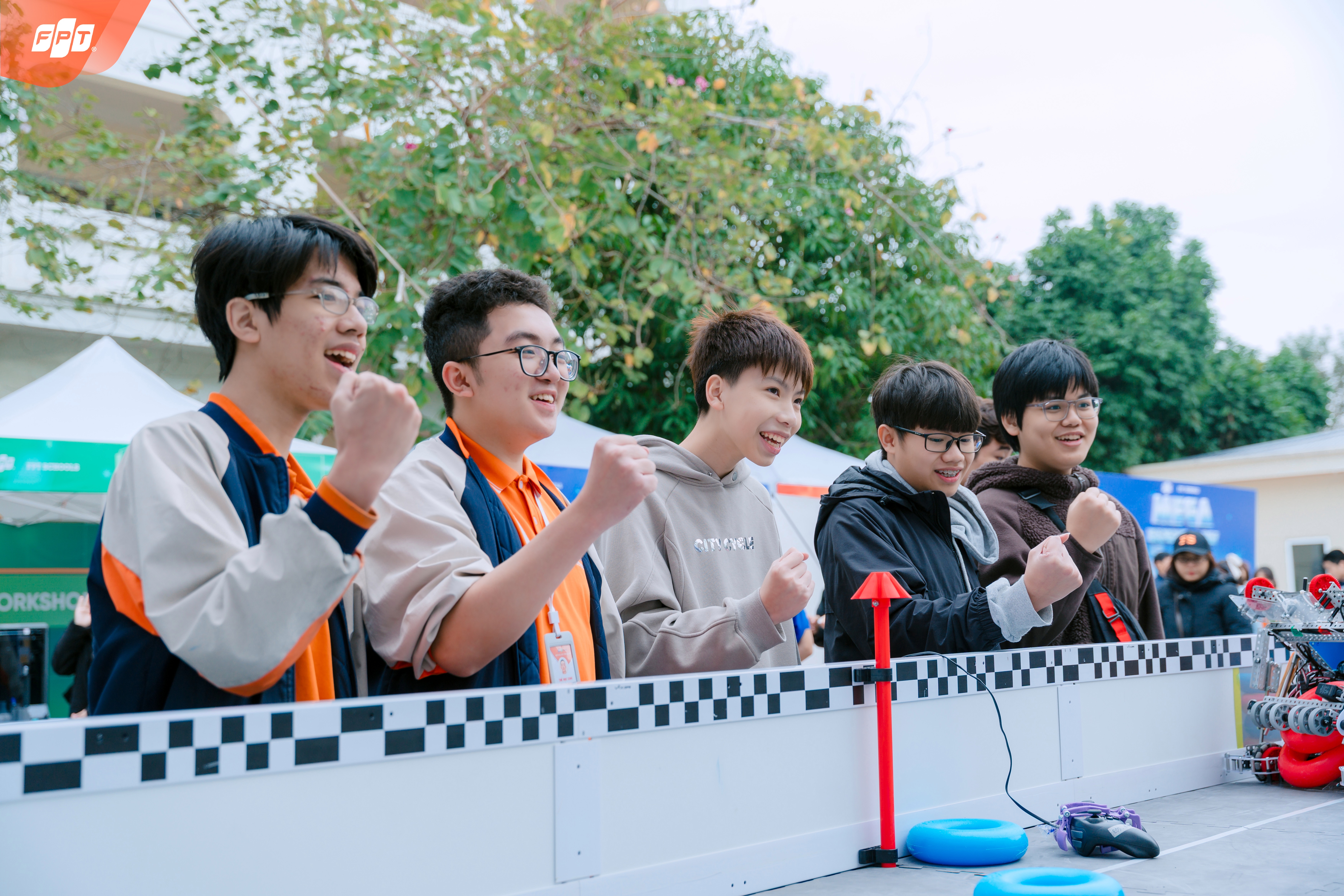 Gần 1000 PHHS hoà mình vào không khí sôi động của Mega Experience Day | FPT Schools