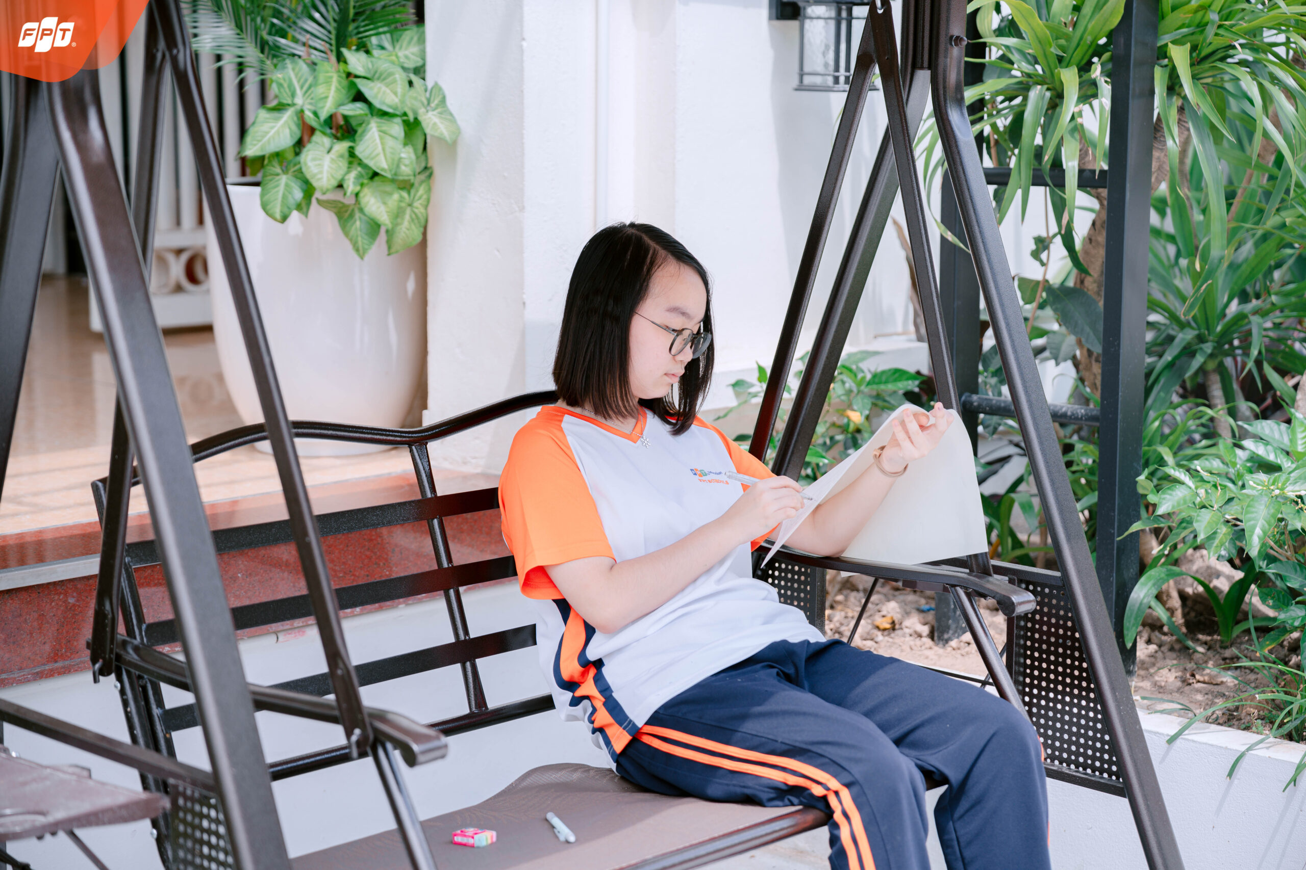 Học Vẽ Tranh Ký Họa Ngoài Trời
