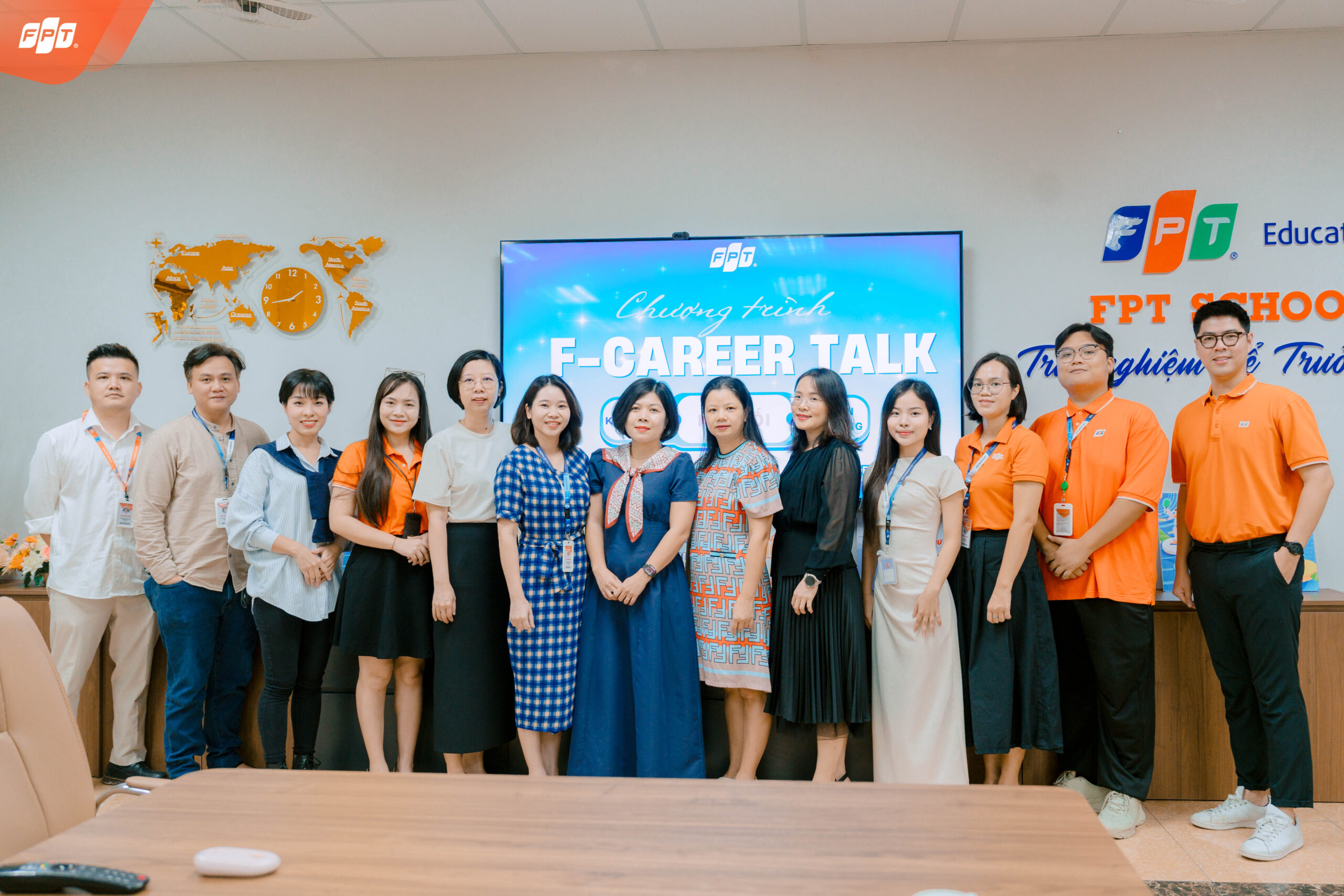 F-Career Talk-canh-cua-mo-ra-hanh-trinh-huong-nghiep