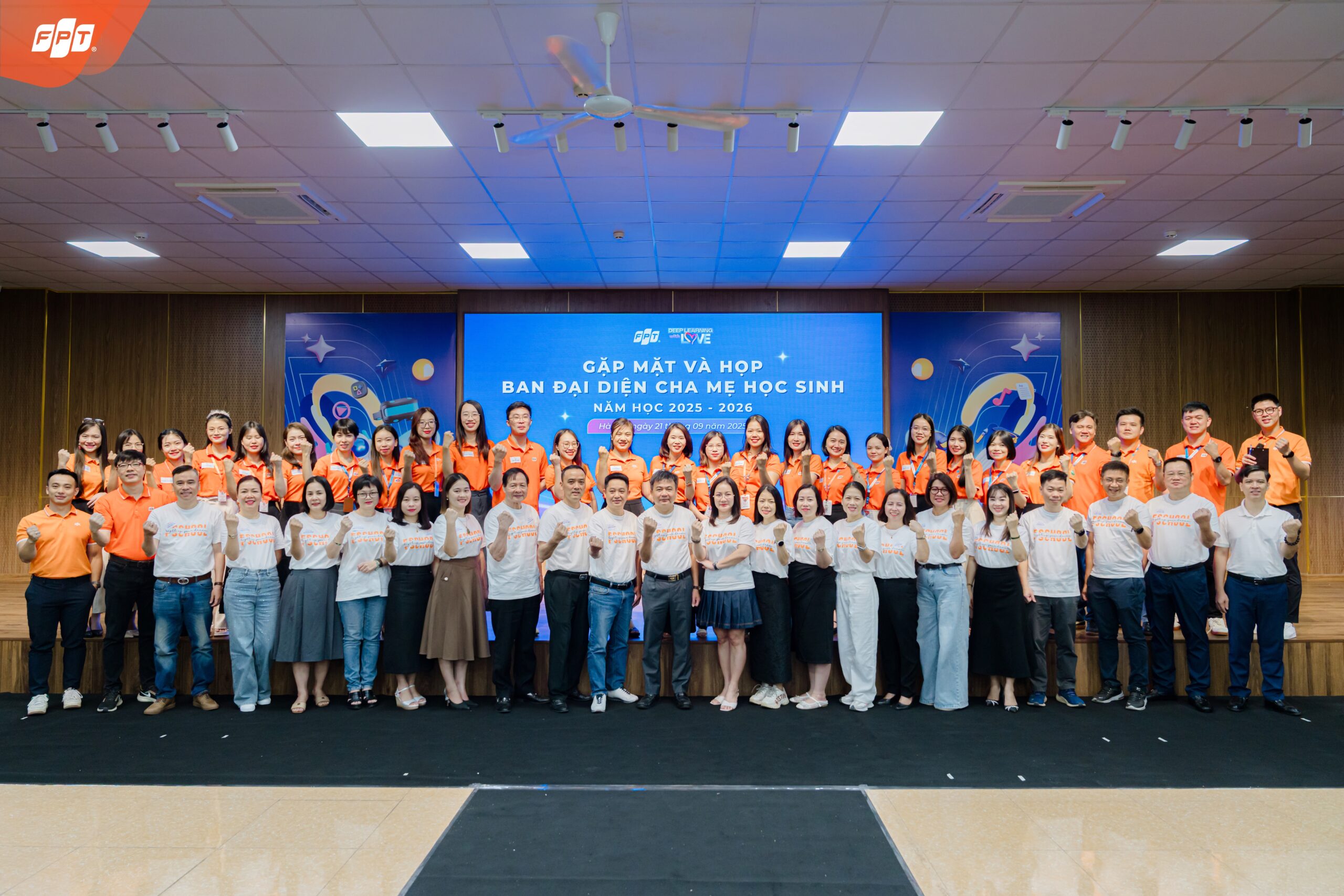 Họp Đại diện Chi hội Phụ huynh THPT FPT Tây Hà Nội đã diễn ra với sự tham dự của Ban Giám hiệu, Ban Điều hành, giáo viên chủ nhiệm và đông đảo phụ huynh đại diện các lớp.