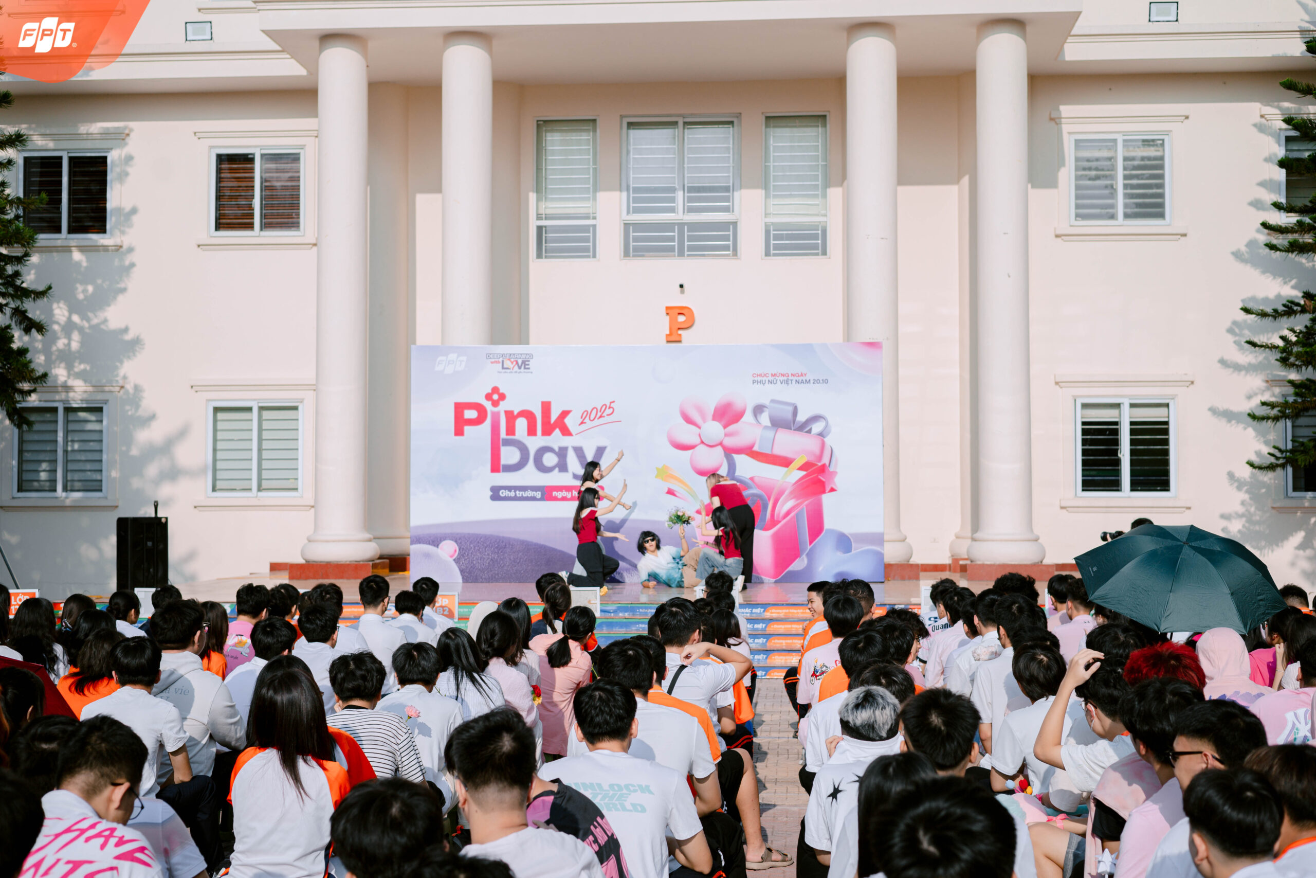 ghé trường ngày hường